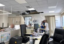Νοσοκομείο Κορίνθου : Κατέρρευσε τμήμα της οροφής των νέων ΤΕΠ λίγες μέρες μετά τα εγκαίνια από τον Άδωνι