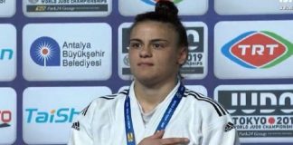 Χρυσά, ασημένια, χάλκινα – Η ελληνική αθλητική ψυχή θριαμβεύει παρά την εγκατάλειψη. Το ΔΗΚΕΑ συγχαίρει, αλλά δεν ξεχνά: η Παράγκα συνεχίζει να καταβροχθίζει τον αθλητισμό