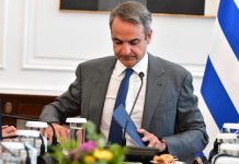 Λαφαζάνης : Ο υπαλληλίσκος των Βρυξελλών ζητάει την άδεια της Φ.Ντ. Λάϊεν για να μειώσει την κρατική ληστεία του φόρου κατανάλωσης στα καύσιμα-Τελειώνει η χώρα αν δεν πετάξουμε στα σκουπίδια όσους κατάντησαν την Ελλάδα αποικία
