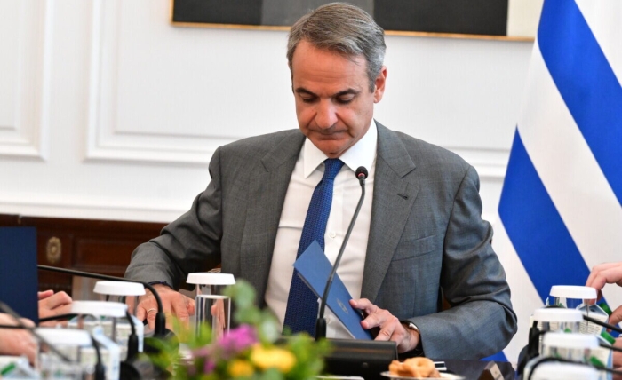 Λαφαζάνης : Ο υπαλληλίσκος των Βρυξελλών ζητάει την άδεια της Φ.Ντ. Λάϊεν    για να μειώσει την κρατική ληστεία του φόρου κατανάλωσης στα καύσιμα-Τελειώνει η χώρα αν δεν πετάξουμε στα σκουπίδια όσους κατάντησαν την Ελλάδα αποικία