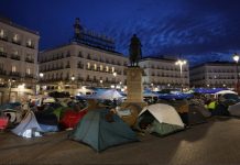 Ισπανία: Σε σκηνές για δεύτερη νύχτα πολίτες στη Μαδρίτη υπέρ της προσιτής στέγης – Αύριο τα μέτρα Σάντσεθ