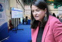 Η ανεργία έπεσε στο 7,4%, αλλά η ανασφάλεια αυξήθηκε: Μισθοί στα τάρταρα, επισφάλεια και δομικό έμφυλο χάσμα
