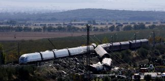 Αυτή είναι η πιθανότερη αιτία για το τραγικό σιδηροδρομικό δυστύχημα με 68 νεκρούς στην Ισπανία- Φόβοι ότι θα αυξηθούν οι νεκροί