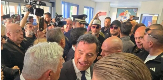 Χαμός στο Νοσοκομείο Χανίων: Αποδοκιμασίες και ένταση με τον Άδωνι (βίντεο)